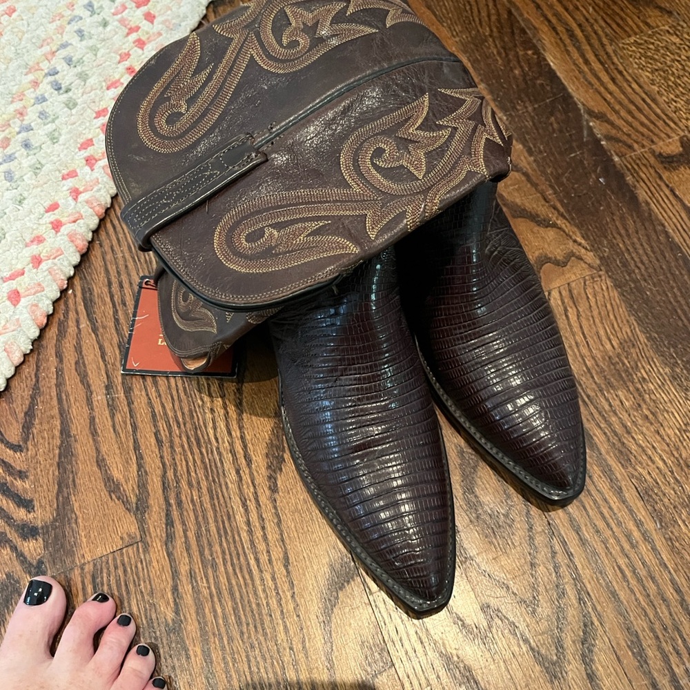 Lucchese 1883 brown cowboy boots with brown stitching. Retails for 1200. - Picture 5 of 8